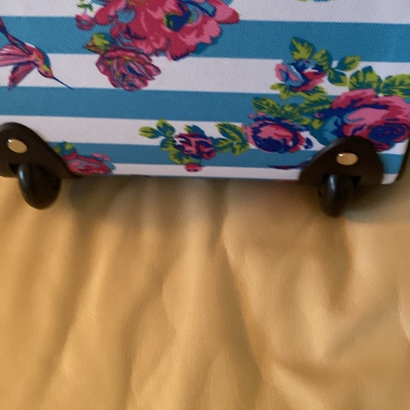 Betsy Johnson Duffel/rolling bag. Brand new with tags priced separately - Picture 6 of 8